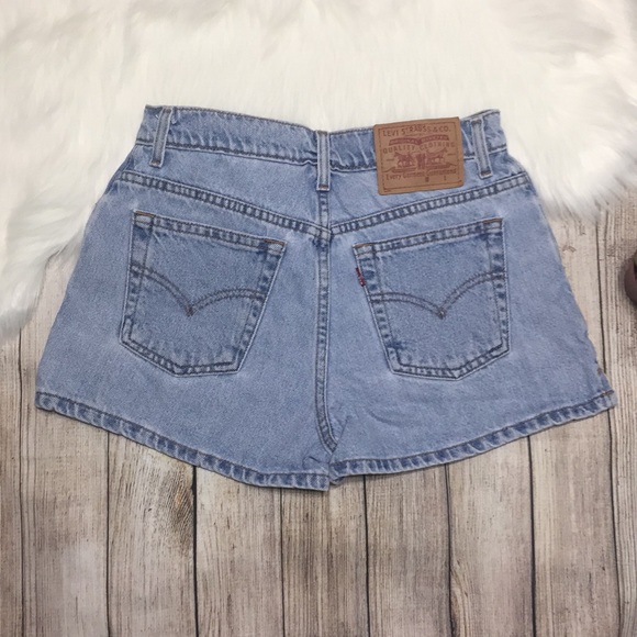 Levi's | Vintage High Waisted Light Wash Shorts - Picture 5 of 8